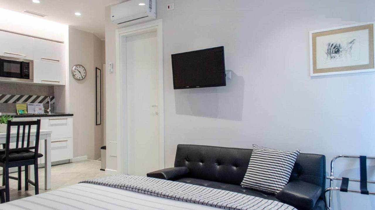 Interno 1 Ciampino Roma Luxury Apartment Con Balcone Bagian luar foto
